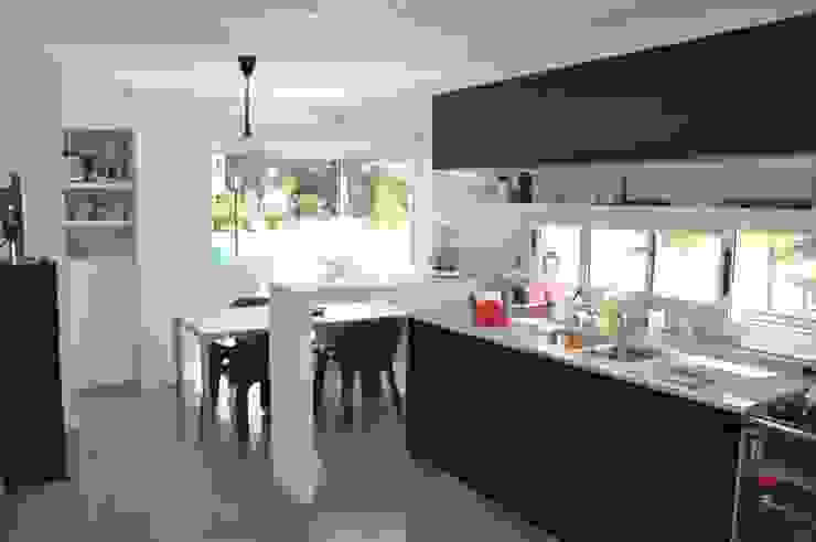 CASA M - Estudio Fernandez+Mego, Estudio Fernández+Mego Estudio Fernández+Mego Minimalistische Küchen