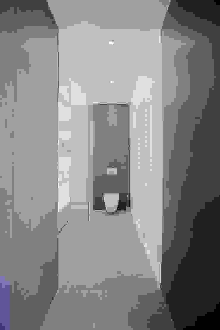 BPLUSARCHITEKTUR 미니멀리스트 욕실