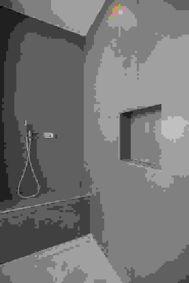 BPLUSARCHITEKTUR 미니멀리스트 욕실