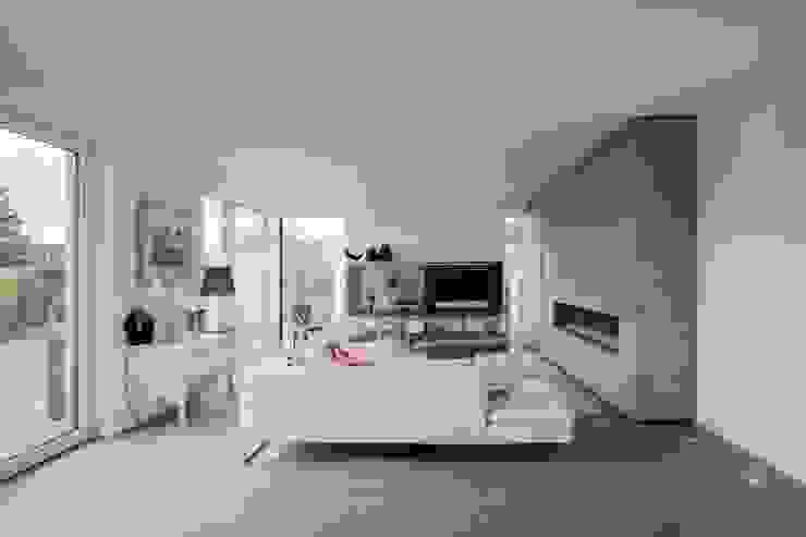 BPLUSARCHITEKTUR 미니멀리스트 거실