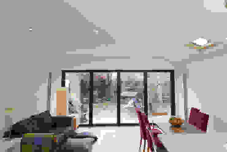 Big beautiful doors in your open plan space homify Modern dining room open space kitchen,open,dining,dining chair