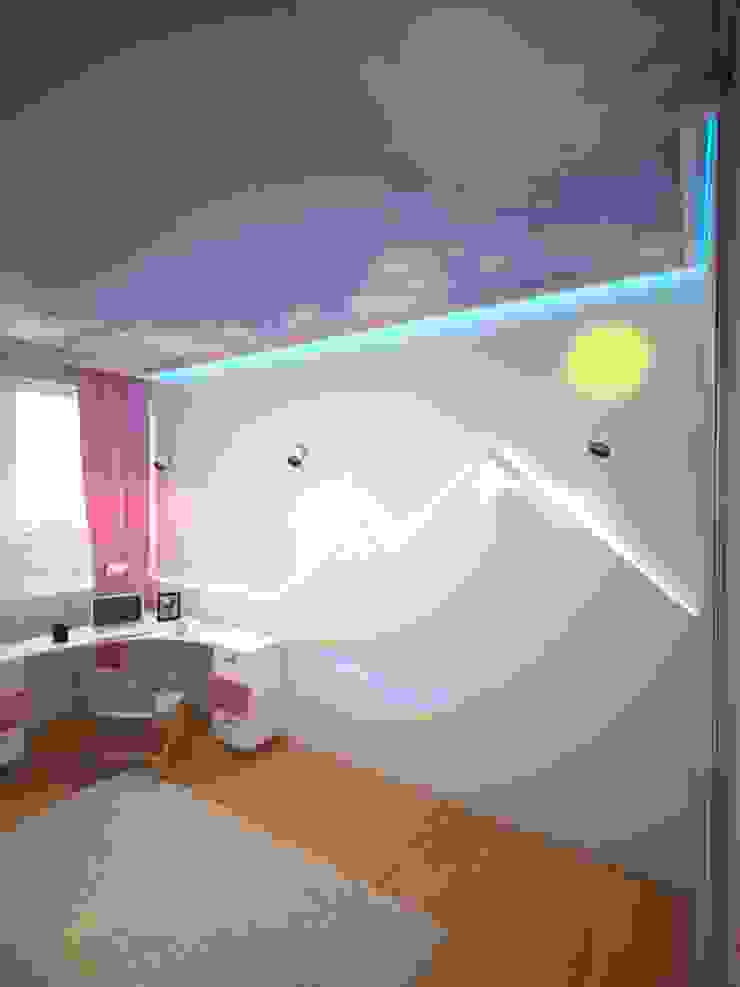 Дизайн студия Александра Скирды ВЕРСАЛЬПРОЕКТ Habitaciones para niños de estilo minimalista