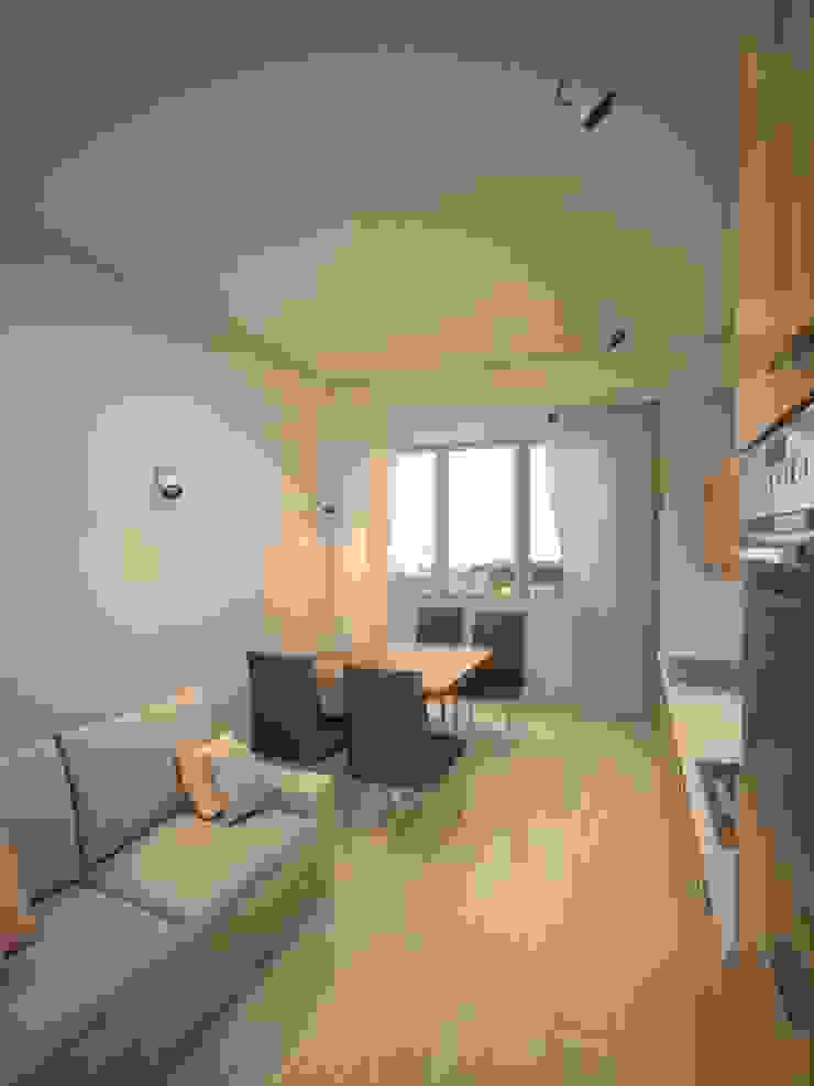 Дизайн студия Александра Скирды ВЕРСАЛЬПРОЕКТ Cocinas de estilo minimalista