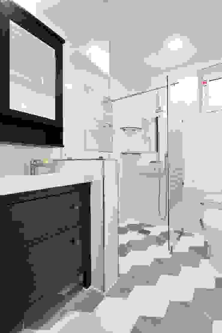 여수 밤바다를 가족 품 안에 (여수 웅천동 주택), 윤성하우징 윤성하우징 Moderne Badezimmer