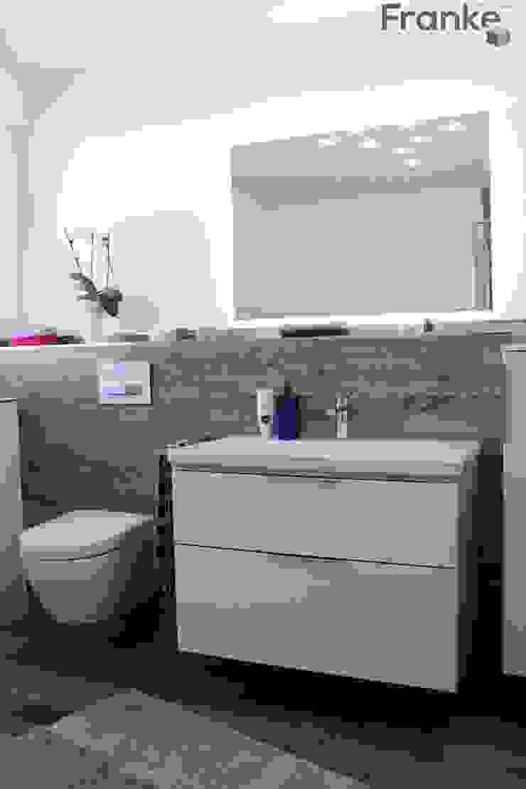 Badezimmer mit Fliesen in einer Holzoptik | homify