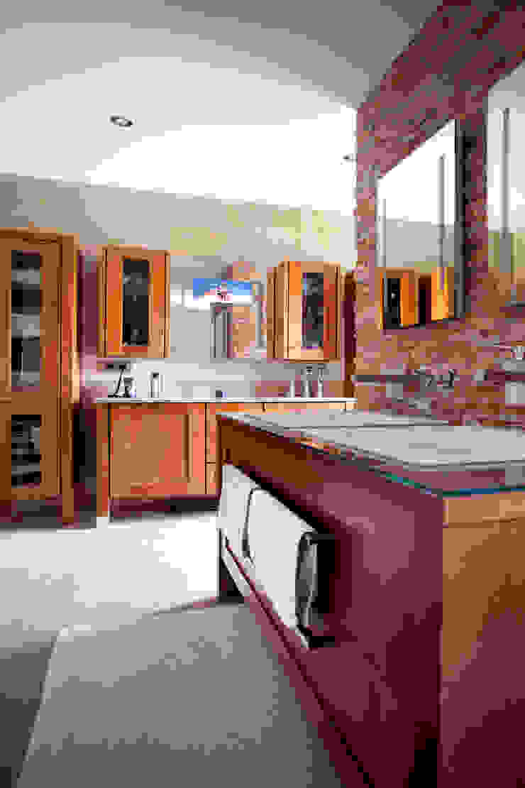 TV-Screen im Badezimmer spiegel Klaus Geyer Elektrotechnik Moderne Badezimmer