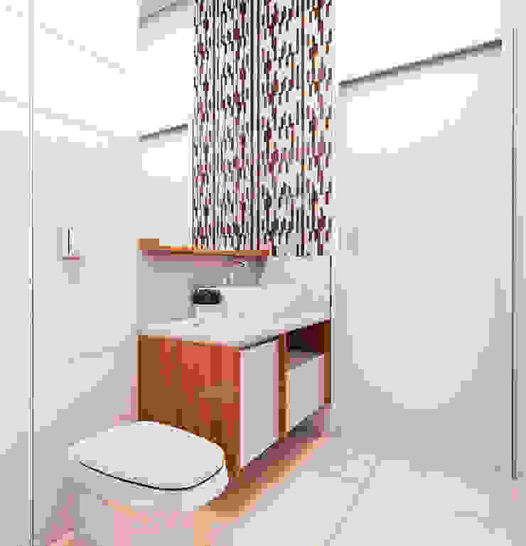 Banheiro Social Adegas modernas por Lozí - Projeto e Obra Moderno