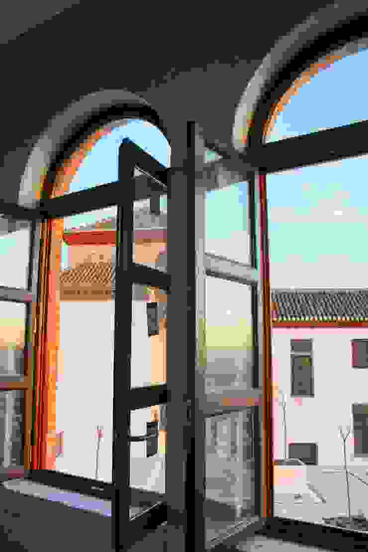 Ventana de medio punto homify Puertas y ventanas de estilo rústico Ventana,madera,Ventanas