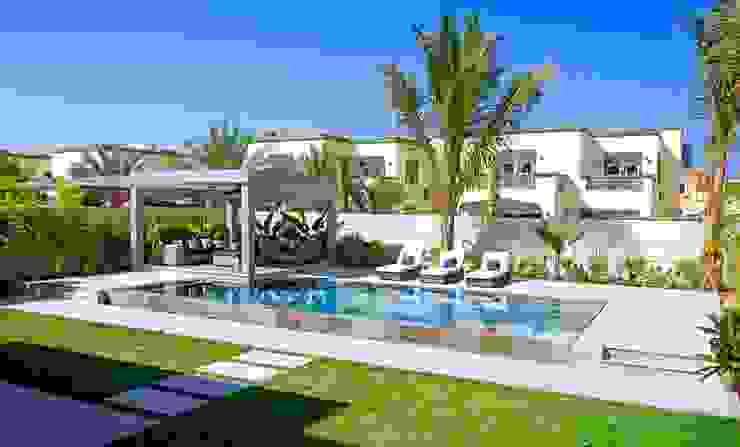 Infinity pool in Italian porcelain tiles Xterior Landscaping and Pools Piscinas de estilo moderno swimming pool Dubai,landscape,design