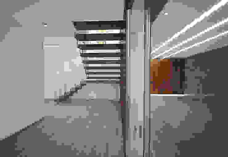 Garagem Garagens e arrecadações modernas por Tiago Martins - 3D Moderno