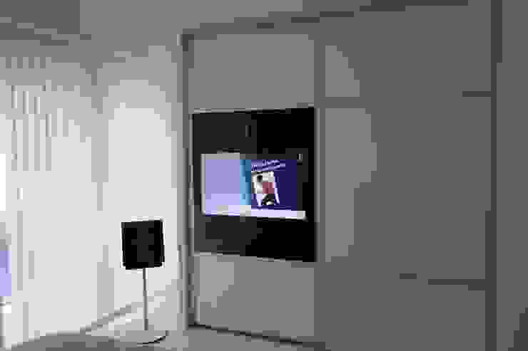 Portes Coulissantes Tv Integree Par Concept Dressing Homify