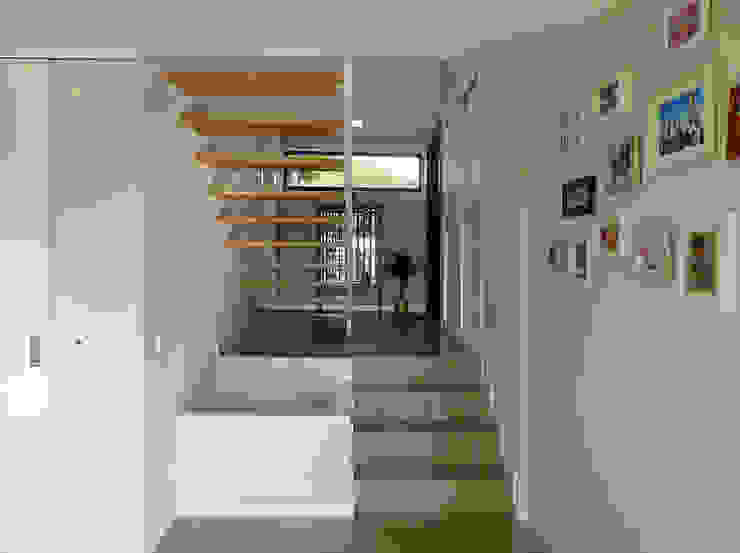 Vivienda en Callobre, AD+ arquitectura AD+ arquitectura Modern Corridor, Hallway and Staircase