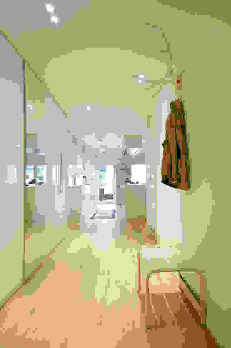 Wohnung K, Bettina Wittenberg Innenarchitektur -stylingroom- Bettina Wittenberg Innenarchitektur -stylingroom- Moderner Flur, Diele & Treppenhaus
