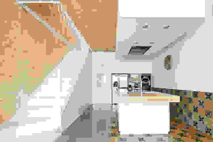 59RUT New house between dividing walls in the centre of Terrassa, Vallribera Arquitectes Vallribera Arquitectes Nhà bếp phong cách tối giản