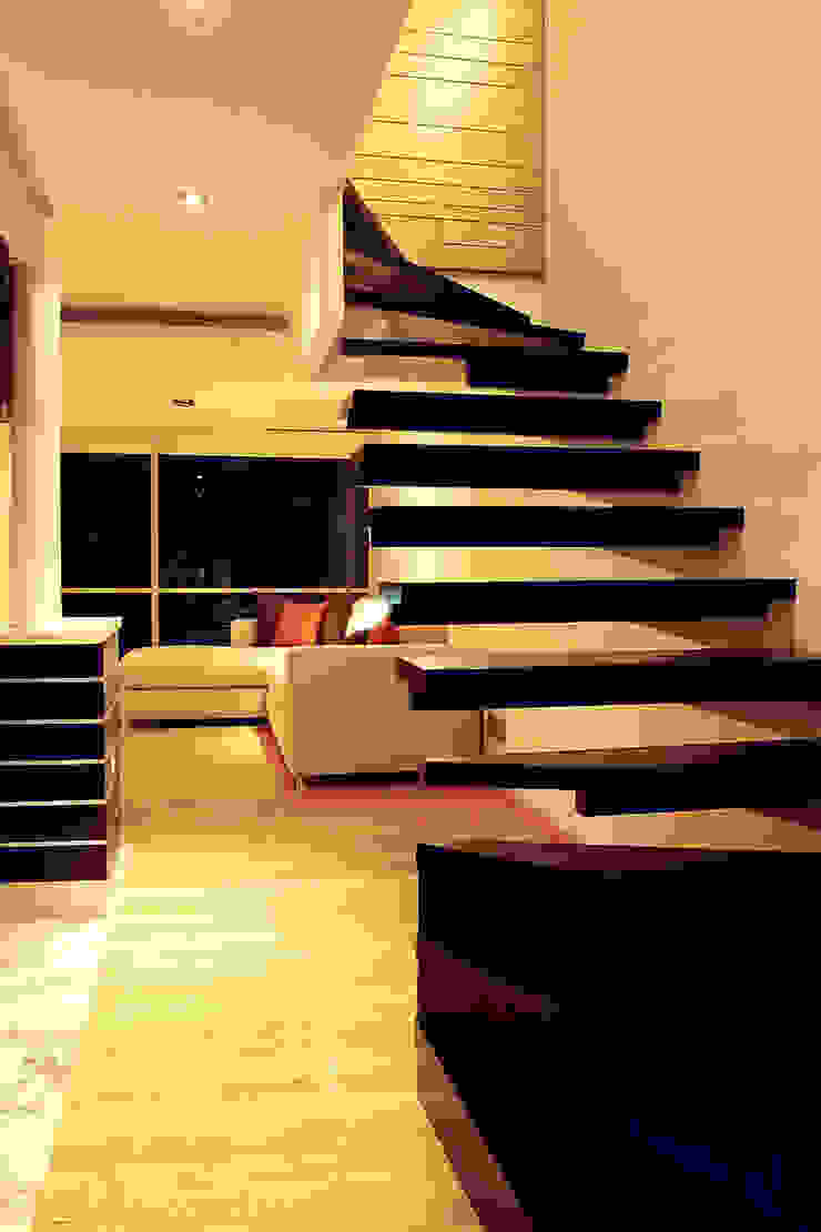 AH, RIMA Arquitectura RIMA Arquitectura Modern Corridor, Hallway and Staircase Wood