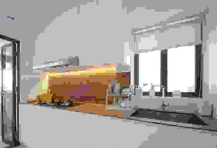 Designer House Cocinas de estilo moderno