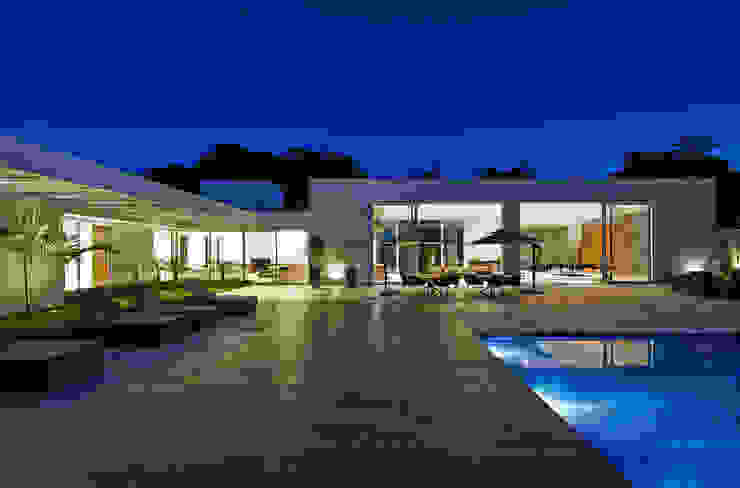 Um Espetaculo Esta Casa Moderna Tem Piscina E Jardim Incriveis Homify