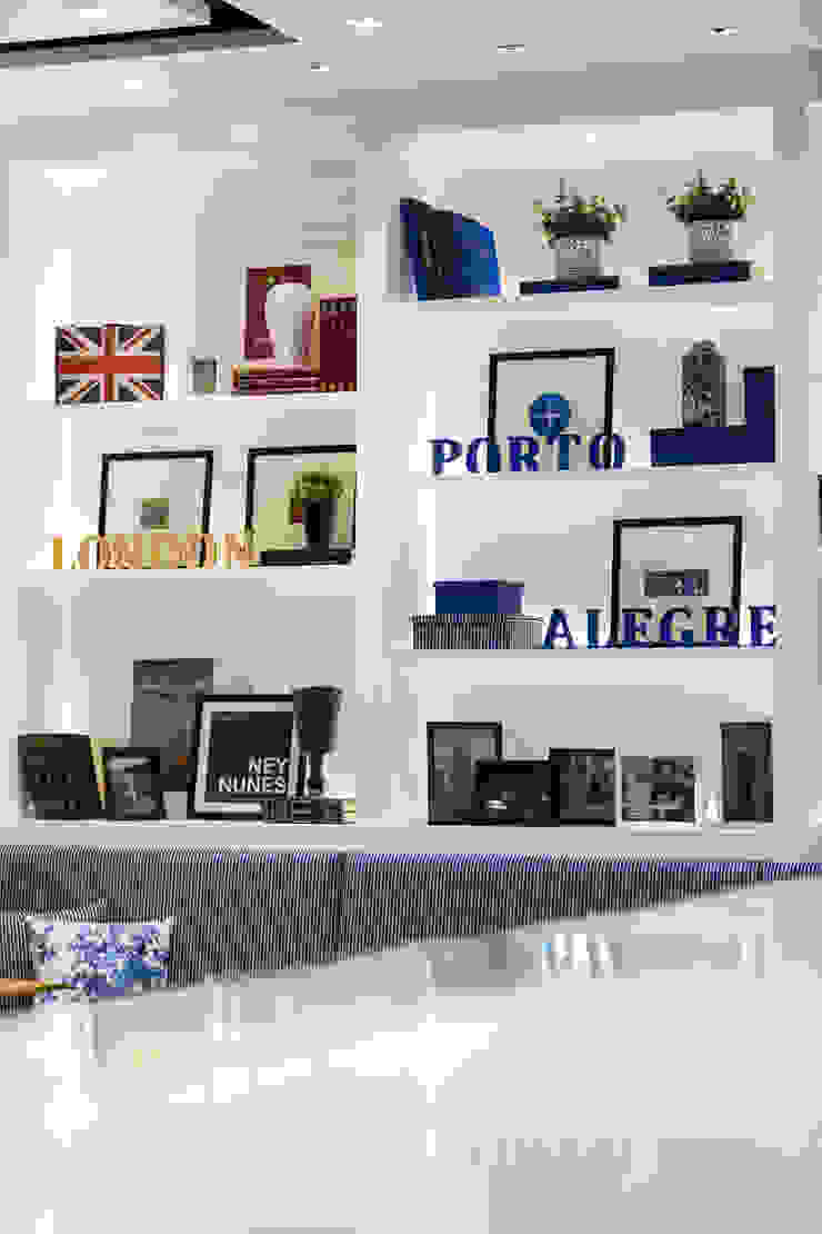 Mármore reflexo Casa Café Aeroporto Ney Nunes Concessionárias modernas reflexo,decoração,azul,sofa,listras,porto alegre,nichos,armario,quadros,ney nunes,Espaços gastronômicos