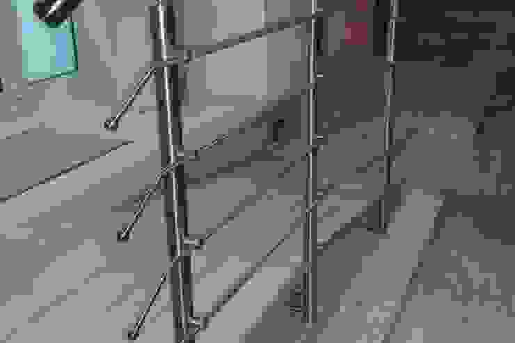 Lavorazioni in Acciaio Inox Tecno Metal Professional Welding Ingresso, Corridoio & Scale in stile moderno