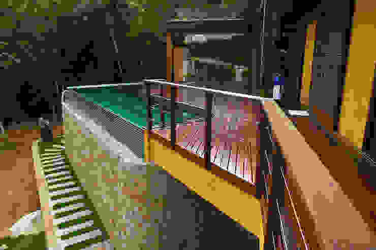 Baixo Impacto Arquitetura Ltda. 러스틱스타일 수영장