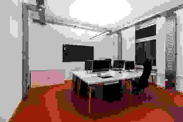 strg.dk _ Kreativagentur für digitale Lösungen Studio Stern ArbeitszimmerSchreibtische