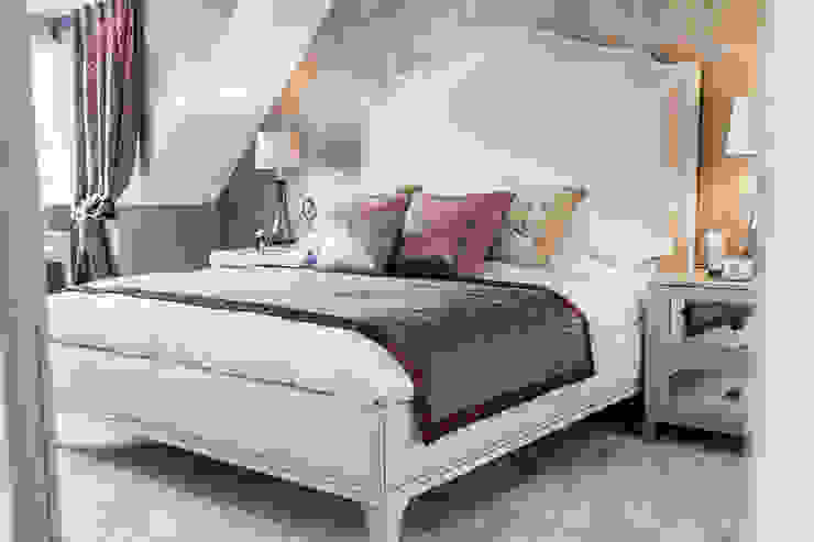 Colourful Transformation Lauren Gilberthorpe Interiors ห้องนอน Purple/Violet