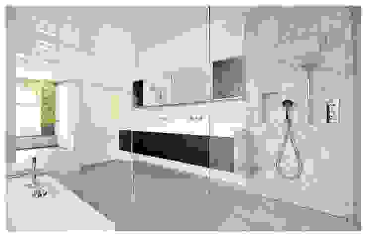 homify Modern Bathroom