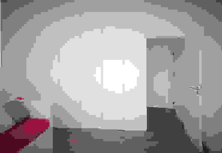 Phòng ngủ phong cách hiện đại bởi Jesus Correia Arquitecto Hiện đại