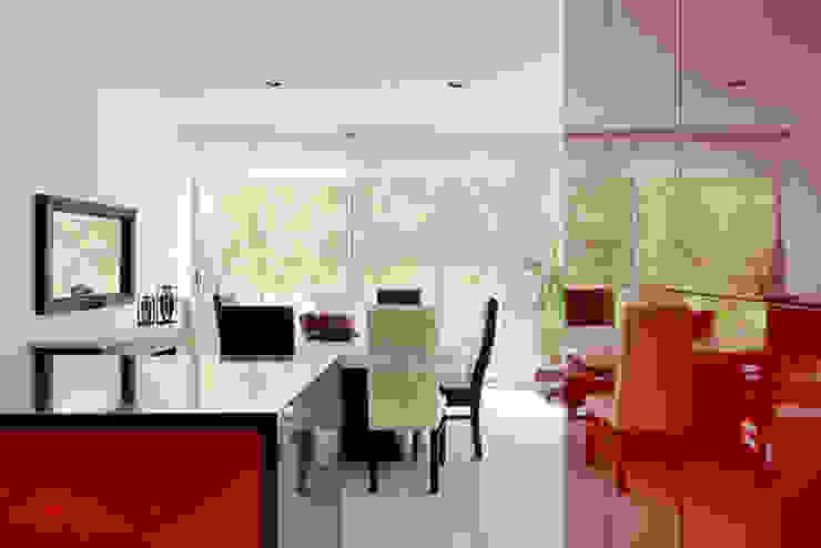 RESIDENCIA DIANA, Excelencia en Diseño Excelencia en Diseño Moderne Esszimmer Holzwerkstoff Rot