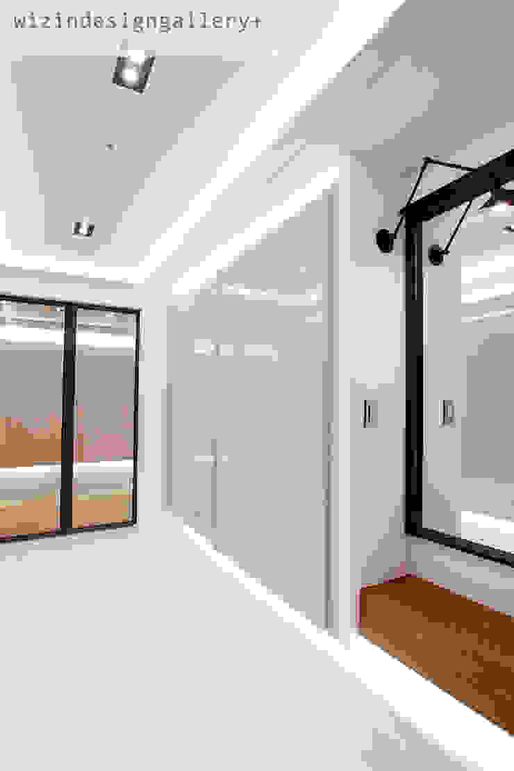 wizingallery Ingresso, Corridoio & Scale in stile moderno