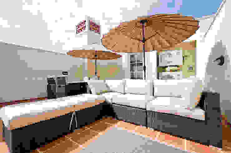 Private Interior Design Project - Apartment Vila Sol Palmyra, Simple Taste Interiors Simple Taste Interiors Patios & Decks Furniture