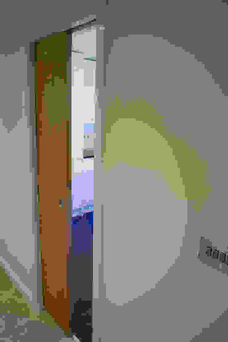 A different way to open up... homify Puertas y ventanas modernas doors,door