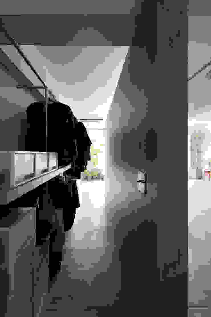 MORTAR POT nuリノベーション Minimalist corridor, hallway & stairs