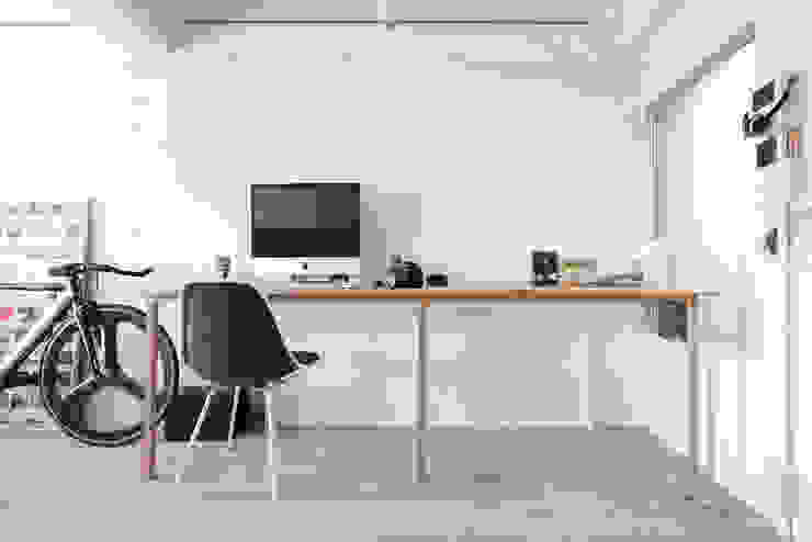 オトコの白, nuリノベーション nuリノベーション ミニマルデザインの 書斎