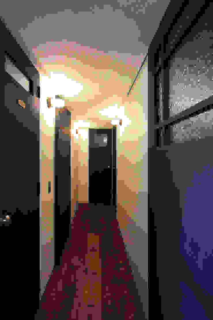 vintage×sozai nuリノベーション Minimalist corridor, hallway & stairs