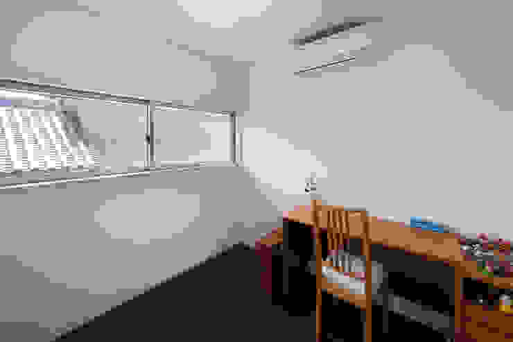 oriono no ie 一級建築士事務所アトリエm Nursery/kid’s room Wood Wood effect