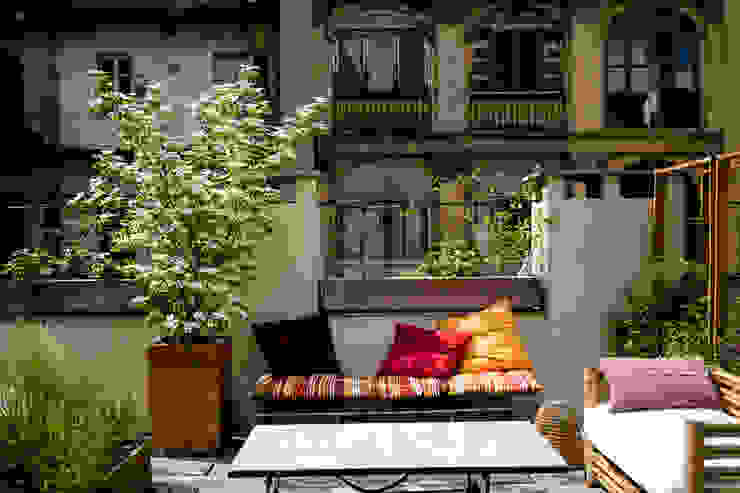 TERRAZZO Torino, marta carraro marta carraro Rustikaler Balkon, Veranda & Terrasse