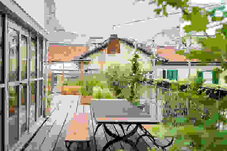 TERRAZZO Torino, marta carraro marta carraro Balcone, Veranda & Terrazza in stile rustico