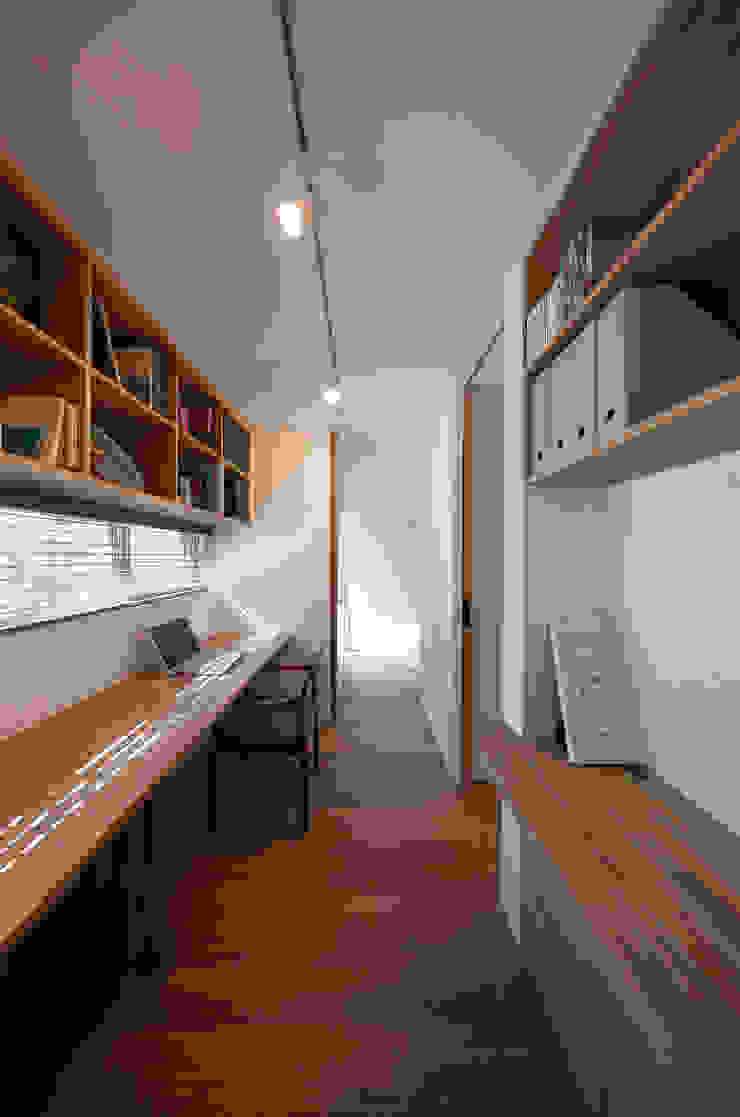 祐天寺の家, 築紡｜根來宏典 築紡｜根來宏典 Moderne Arbeitszimmer Holz Holznachbildung