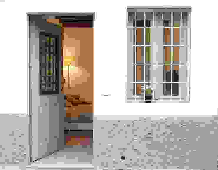monolocale funzionale e piccolissimo, studio ferlazzo natoli studio ferlazzo natoli Classic style corridor, hallway and stairs