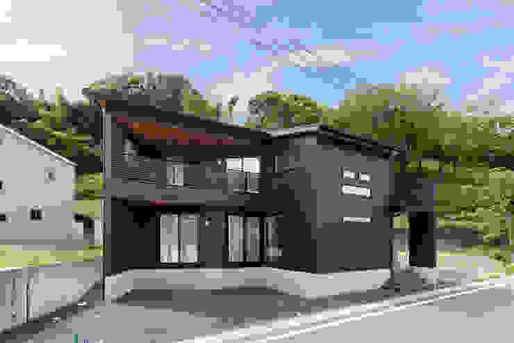 三角地に建つ木の薫る家 Homify