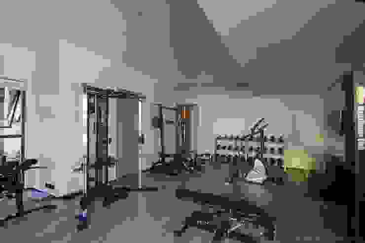 Concrete House Nico Van Der Meulen Architects Gimnasios domésticos modernos