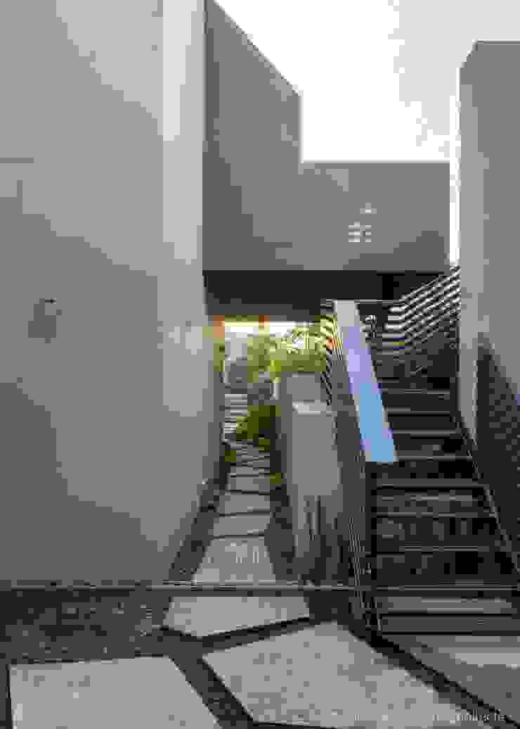 Concrete House Nico Van Der Meulen Architects Jardines modernos