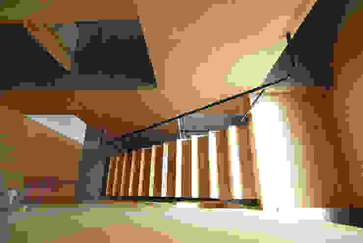 星設計室 Ingresso, Corridoio & Scale in stile moderno