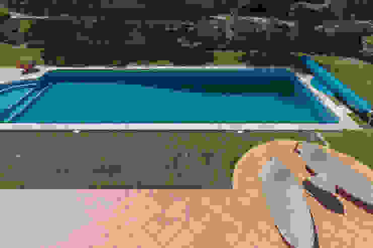 Vale do Lobo Piscinas clássicas por Zenaida Lima Fotografia Clássico