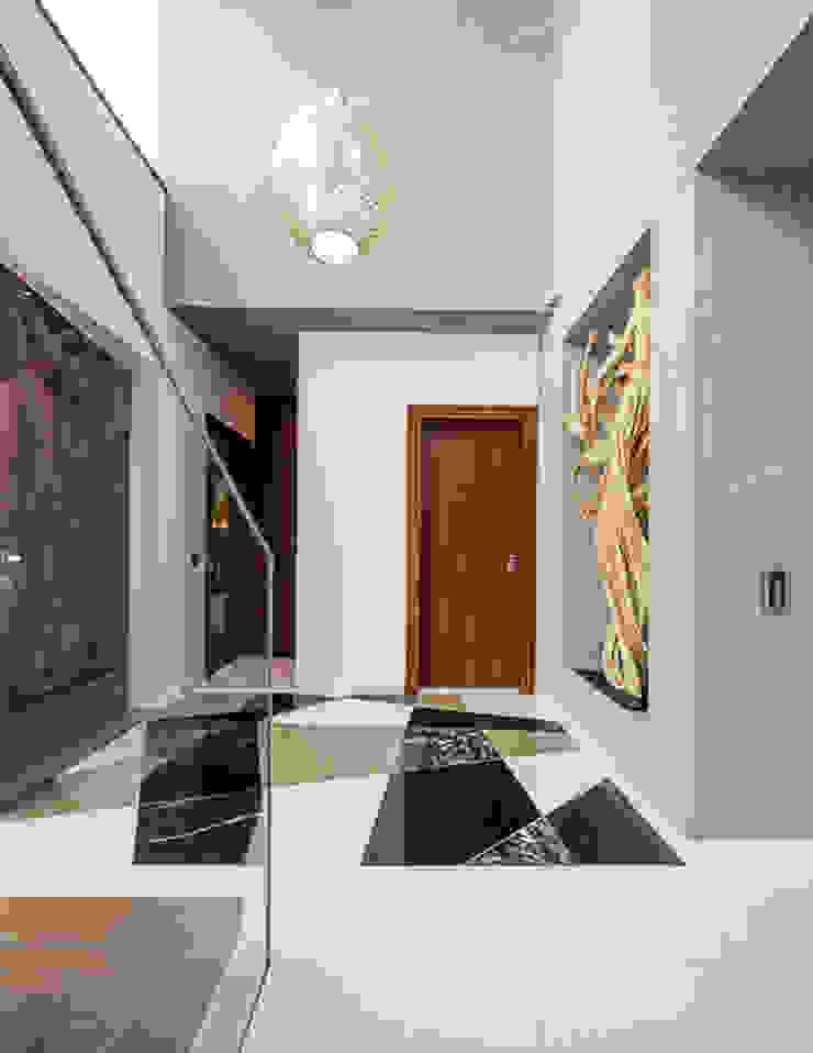 Moradia Algarve 2013 Atelier Ana Leonor Rocha Corredores, halls e escadas modernos