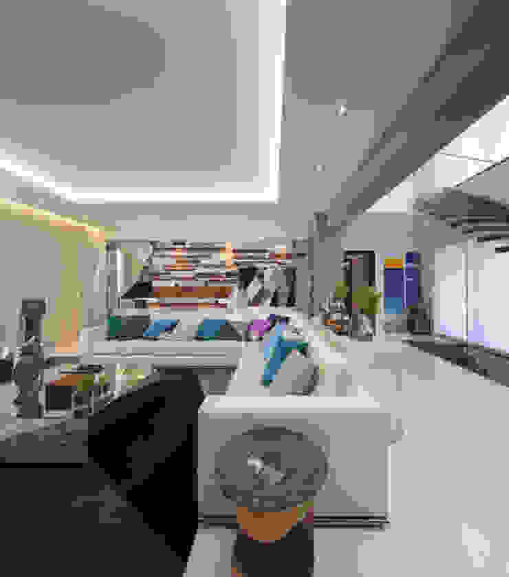 Moradia Algarve 2013 Atelier Ana Leonor Rocha Salas de estar modernas