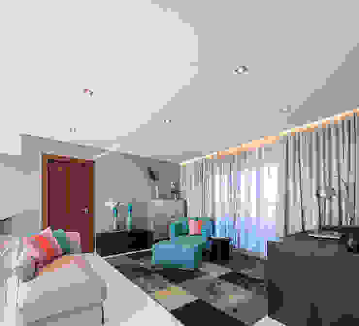 Moradia Algarve 2013 Atelier Ana Leonor Rocha Salas de estar modernas