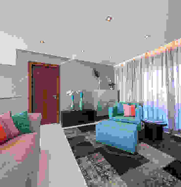 Moradia Algarve 2013 Atelier Ana Leonor Rocha Salas de estar modernas