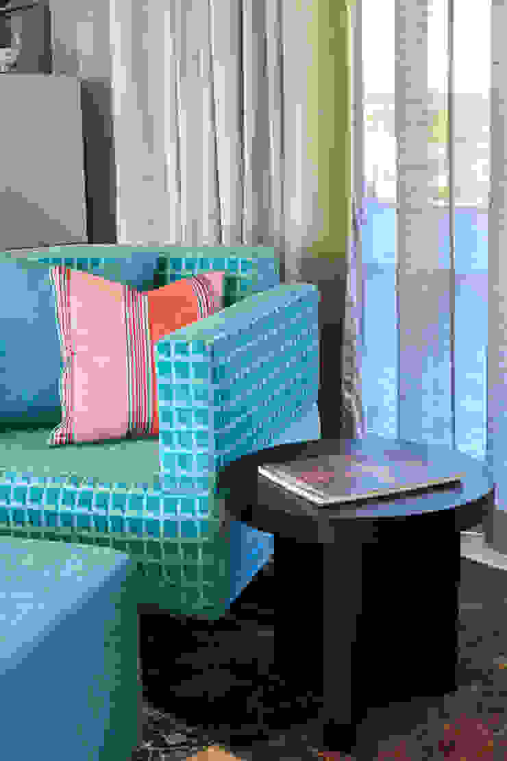 Moradia Algarve 2013 Atelier Ana Leonor Rocha Salas de estar modernas